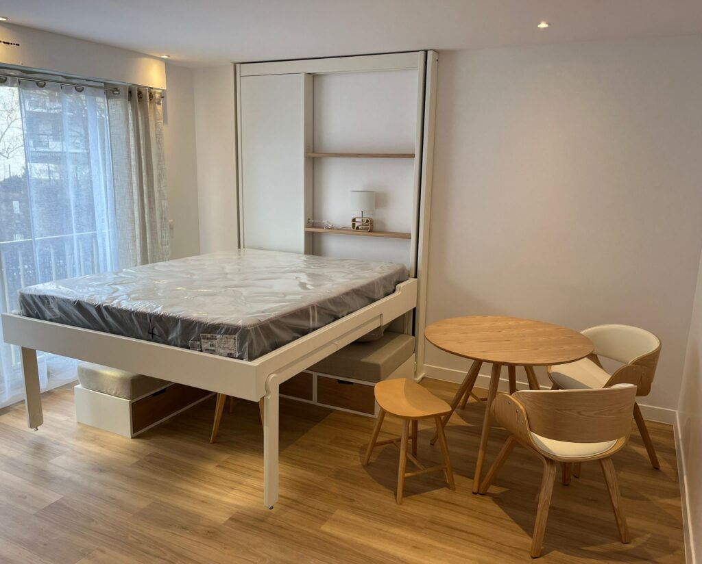 Lit descendu — la chambre